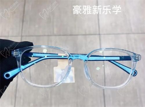 二、 全優(yōu)學(xué)鏡片價格體系詳解：不同系列、不同功能，價格差異明顯